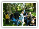 2c-Dou�-la-Fontaine, Picknick im Rosenpark Foullon (5) klein 051